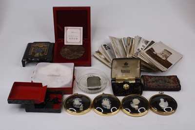 Lot 400 - A collection of 20th century postcards mainly...