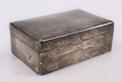 Lot 419 - A George V table cigarette box, of rectangular...
