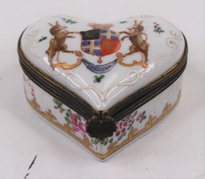 Lot 429 - A 19th century Samson porcelain armorial...