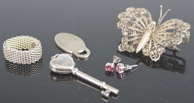 Lot 335 - Assorted costume jewellery to include Tiffany...