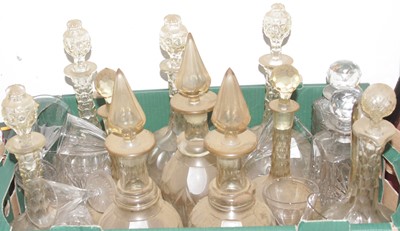 Lot 651 - A collection of glassware to include decanters