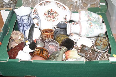Lot 633 - A box of glassware and ceramics to include a...
