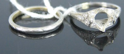 Lot 362 - A platinum wedding band (heavily worn), size N;...