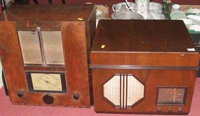 Lot 622 - An Art Deco walnut cased radio/gramophone,...