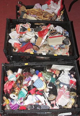 Lot 607 - Five boxes of dolls
