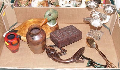 Lot 600 - Miscellaneous items to include a Poole Pottery...