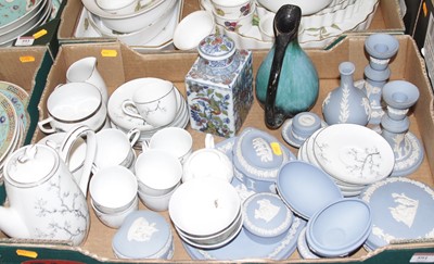 Lot 591 - A collection of ceramics to include Wedgwood...
