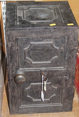 Lot 570 - A 19th century cast iron safe, 45 x 30 x 30cm