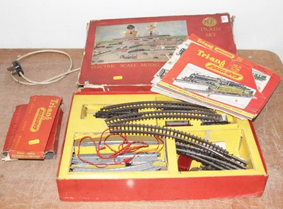 Lot 569 - A collection of Triang 00 gauge model railway
