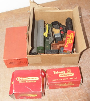 Lot 566 - A collection of Triang and Hornby 00 gauge...