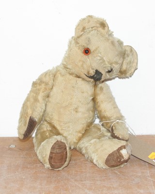 Lot 554 - A vintage blond mohair teddy bear, having...