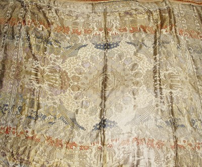 Lot 542 - Mixed textiiles to include a silk shawl