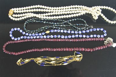 Lot 374 - Assorted costume jewellery to include beaded...