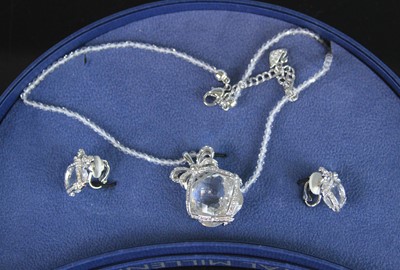 Lot 378 - Assorted cut crystal costume jewellery, to...