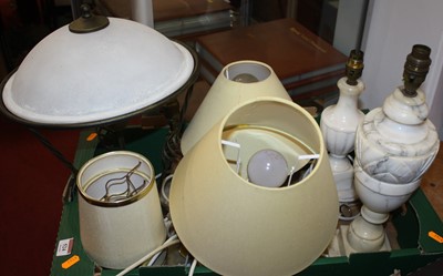 Lot 524 - A collection of vintage table lamps