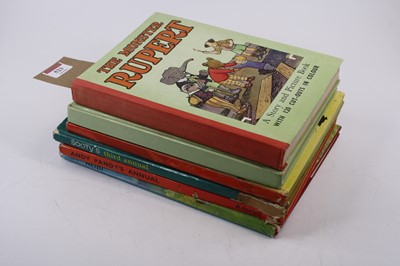 Lot 523 - A collection of vintage children's annuals to...
