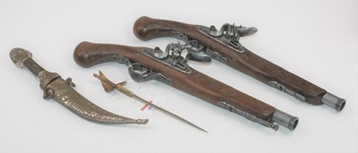 Lot 489 - A pair of reproduction flintlock pistols, each...