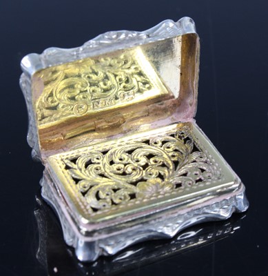 Lot 2091 - An early Victorian silver vinaigrette, of...