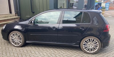 Lot 4017 - A 2007 Volkswagen Golf R32 S-A five-door...