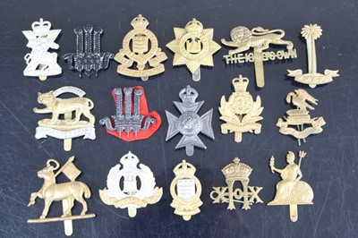 Lot 3084 - A collection of cap badges and insignia to...