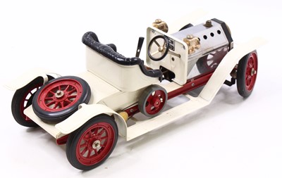 Lot 31 - Mamod SR1 steam roadster comprising white and...