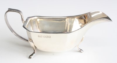 Lot 1068 - Three pieces of table silver, comprising a...