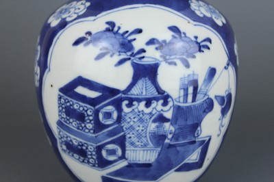 Lot 17 - A Chinese blue and white “Hundred Antiques”...