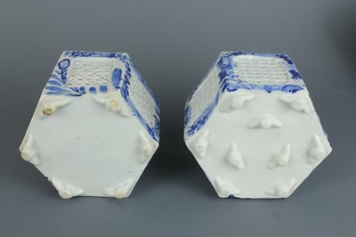 Lot 21 - Five Japanese blue and white pieces, 20th...