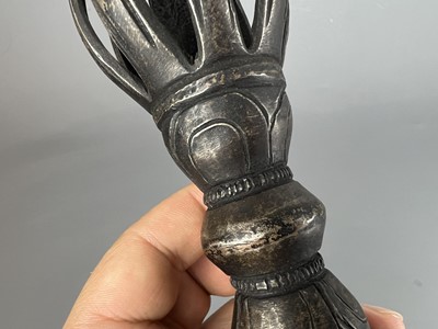 Lot 30 - A bronze Tibetan vajra, 19th/20th century;...