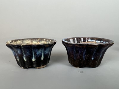Lot 60 - A pair of small Jun-type jardiniere and other...
