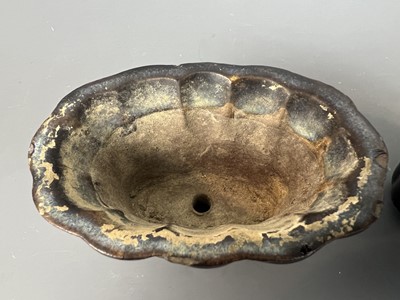 Lot 60 - A pair of small Jun-type jardiniere and other...