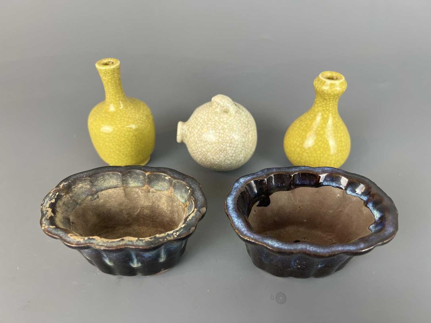 Lot 60 - A pair of small Jun-type jardiniere and other...