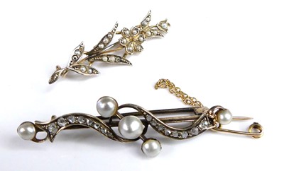 Lot 2876 - An Edwardian 9ct gold and seed pearl set leaf...