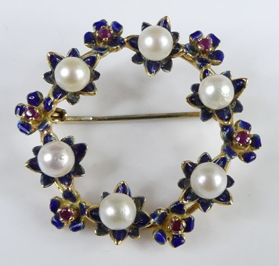 Lot 2933 - A continental yellow metal cultured pearl,...