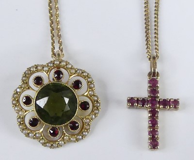 Lot 2935 - An early 20th century 15ct gold peridot,...