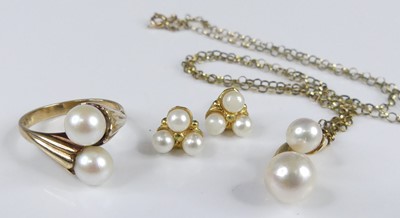 Lot 2944 - A modern 18ct gold and cultured pearl set...
