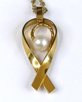 Lot 2966 - A modern 22ct gold and cultured pearl set...