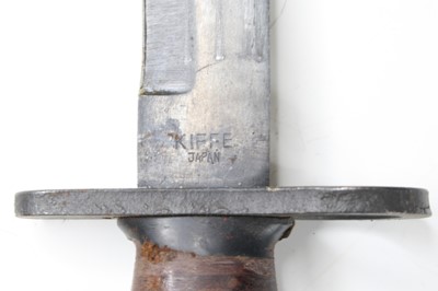 Lot 668 - A U.S. M4 knife bayonet, the 16.5cm double...