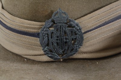 Lot 646 - A WW II Australian slouch hat with badge for...