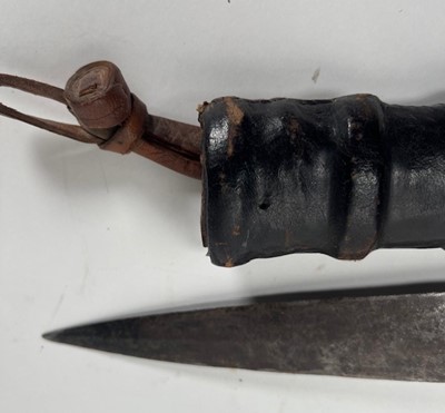 Lot 659 - A 19th Century African short sword / hunting...
