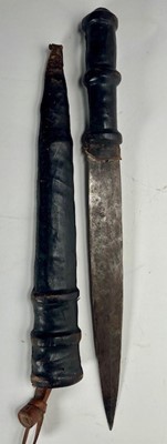 Lot 659 - A 19th Century African short sword / hunting...