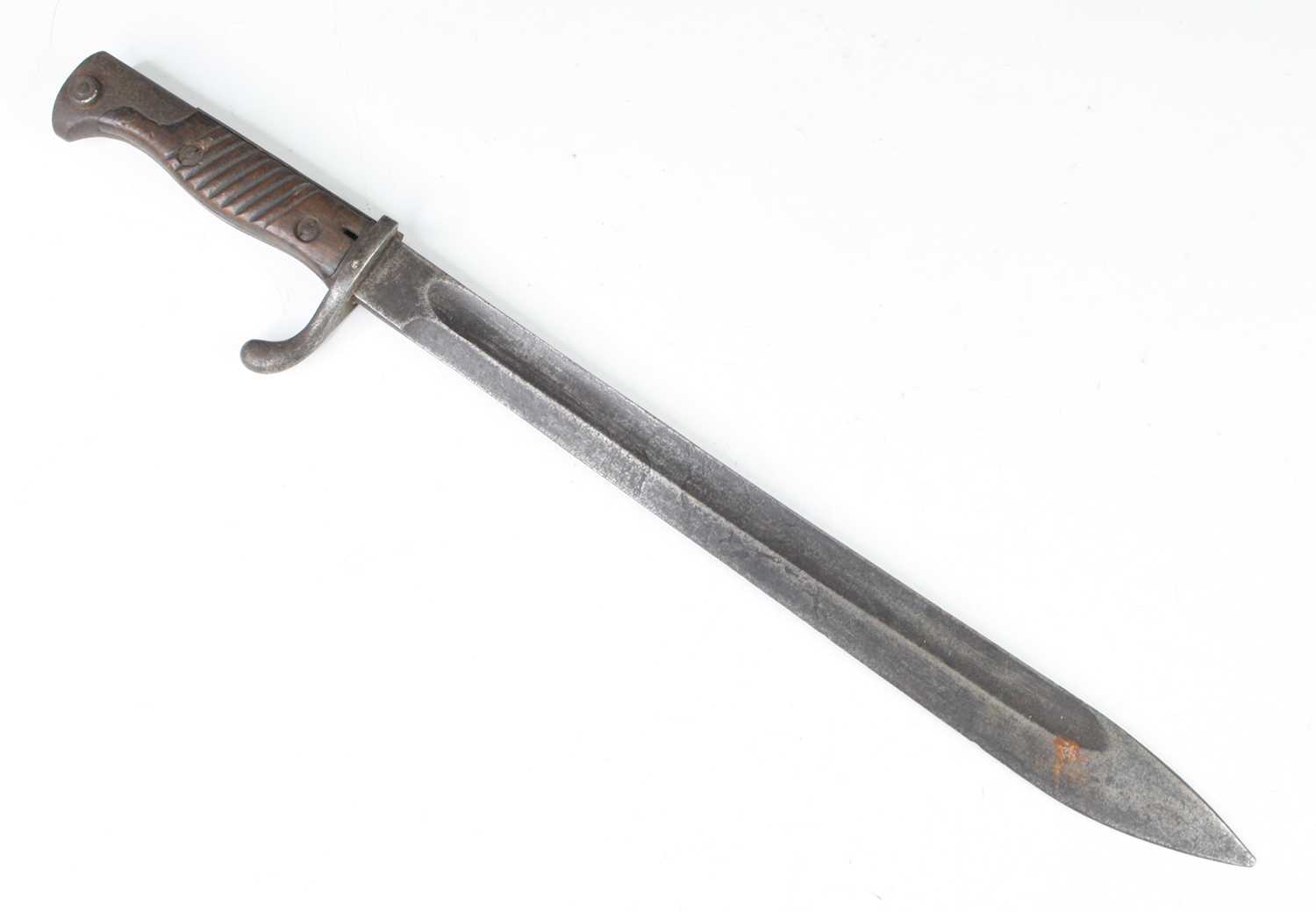 Lot 607 - A German 1898/05 pattern butcher bayonet,...