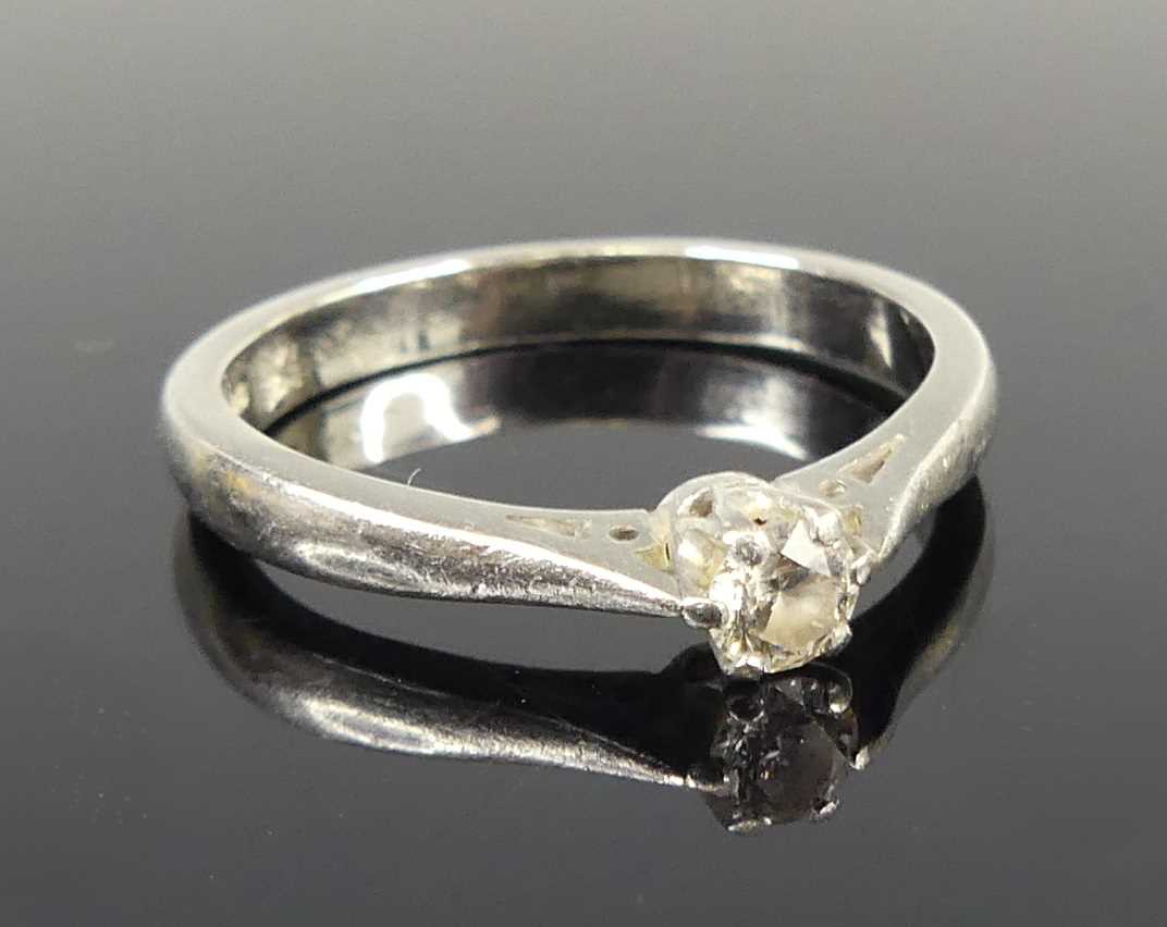 Lot 2626 - A platinum diamond solitaire ring, the claw...
