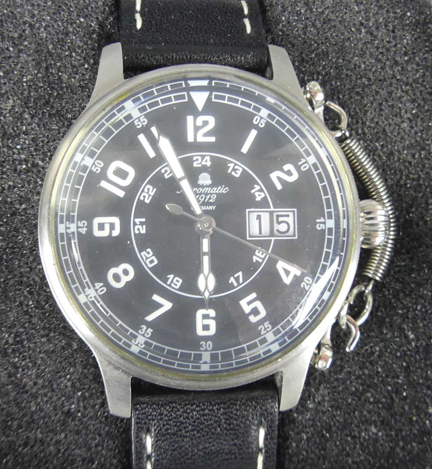 Lot 2668 - An Aeromatic 1912 gent's steel cased quartz...