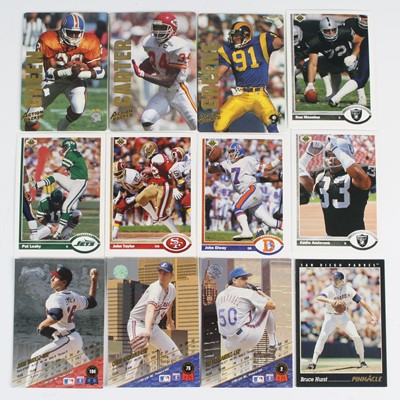 Lot 819 - A large collection of loose trading cards...