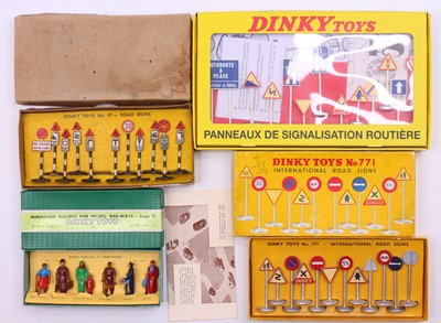 Lot 1302 - Dinky toys accessories to include a Dinky...