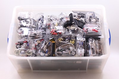 Lot 2051 - large collection of plastic cased or bubble...