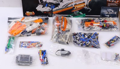 Lot 1577 - Lego Technic battery-powered electric operated...