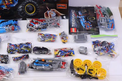Lot 1586 - Lego Technic battery-operated electric powered...