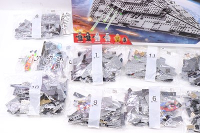 Lot 1609 - Lego Disney Star Wars No. 75190 First Order...